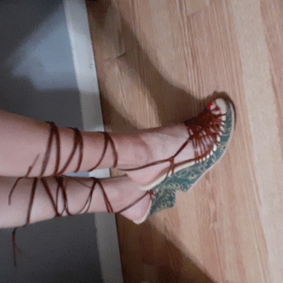 MICHAEL KORS HEELS SZ 7 - Picture 2 of 3